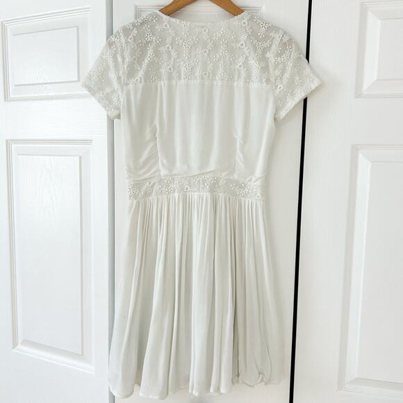 Hollister White Lace Detail Short Sleeve Fit & Flare Dress Size M - Picture 4 of 5